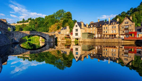 Viejo Puente Piedra Las Casas Medievales Históricas Que Reflejan Río —  Fotos de Stock