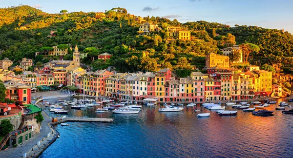 Panoramisch Uitzicht Een Zonsopgang Portofino Italië Een Pittoresk Vissersdorp Met — Stockfoto