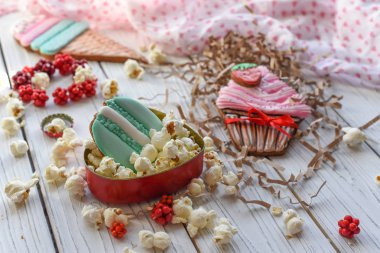 Ice - cream koni, macarons ve cupcakes şeklinde kurabiye ile tarzı fotoğraf kadar parlak bir PIN