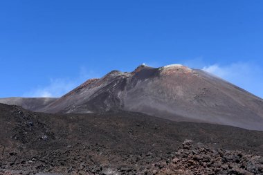 Etna - Avrupa'nın en yüksek aktif yanardağ etkileyici bir manzara. Sicilya'da bulunan