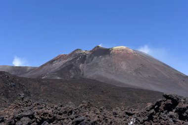Etna - Avrupa'nın en yüksek aktif yanardağ etkileyici bir manzara. Sicilya'da bulunan