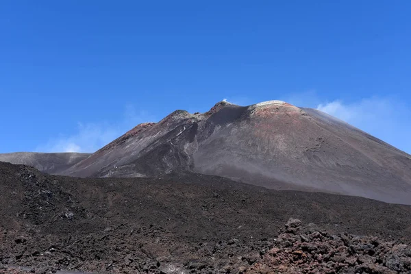 Uma vista impressionante do Etna - o vulcão ativo mais alto da Europa. Situado na Sicília — Fotografia de Stock