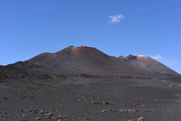 Una vista impresionante desde el Etna, el volcán activo más alto de Europa. Situado en Sicilia —  Fotos de Stock