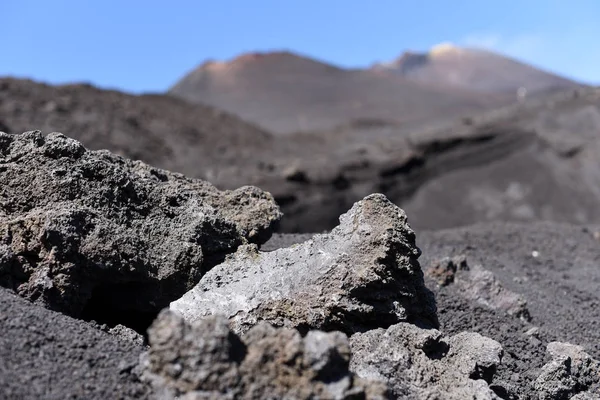 Una vista impresionante desde el Etna, el volcán activo más alto de Europa. Situado en Sicilia —  Fotos de Stock