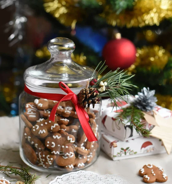 Ein Festliches Foto Mit Einem Glas Selbstgebackener Lebkuchen Zimtstangen Und — Stockfoto