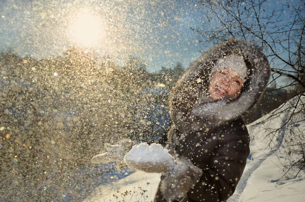 Красива дівчина в зимовому хутрі . — стокове фото