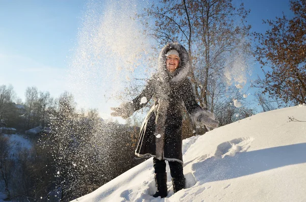 Belle fille en fourrures d'hiver . Image En Vente