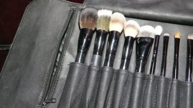 Makyaj fırça, fırçalar farklı boyutlarda kozmetik için ayarlayın. bir makyaj sanatçısı araçlarına genel bakış.