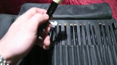 Makyaj fırça, fırçalar farklı boyutlarda kozmetik için ayarlayın. bir makyaj sanatçısı araçlarına genel bakış.