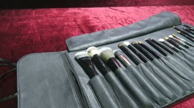 Makyaj fırça, fırçalar farklı boyutlarda kozmetik için ayarlayın. bir makyaj sanatçısı araçlarına genel bakış.