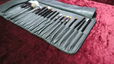 Makyaj fırça, fırçalar farklı boyutlarda kozmetik için ayarlayın. bir makyaj sanatçısı araçlarına genel bakış.