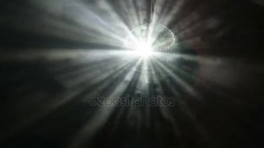 Disko topu Spin Pal yansıtır. iplik ve mükemmel bir döngüde döndükçe köpüklü top. Sorunsuz bir şekilde döngüler. Alfa kanalı için compositioning dahil. Merkezi bak Disco ayna Ball duman.