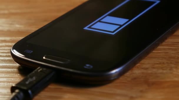 Smartphone sur charge en rotation 