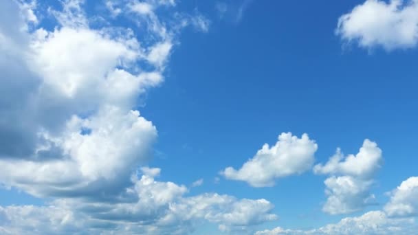 Красивые облака с течением времени — стоковое видео