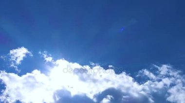 Bulutların arasından geçen güneş