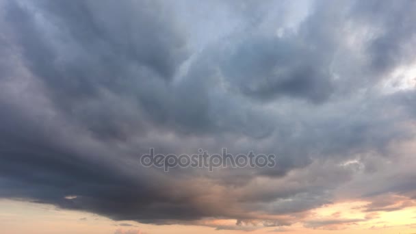 Dramático pôr do sol no céu — Vídeo de Stock