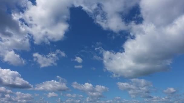 Time-lapse blauwe lucht en de wolken Stockvideo's