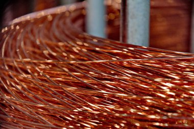 İletken üretim tesisi ayakta kaldı ve büküldü..