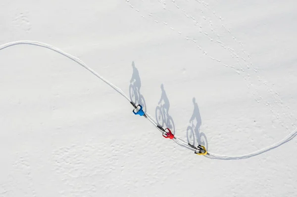 Luftdrone Foto Gruppe Venner Ridning Deres Fedt Cykel Sneen Ontario - Stock-foto