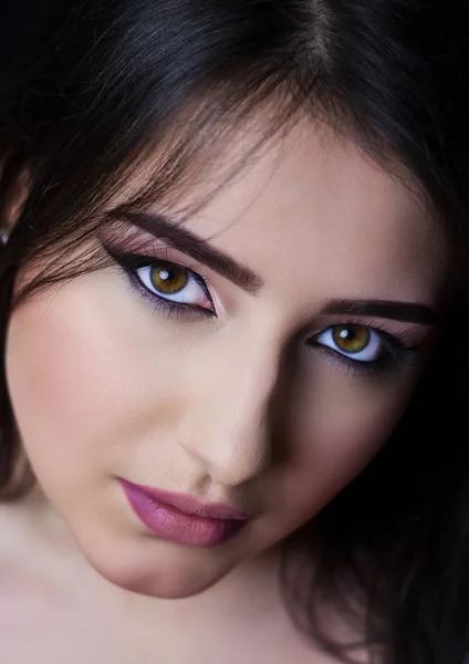 Beautiful brunette. Latinos. Arabka.Portret girl. Makeup.