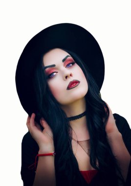 Cadılar Bayramı için profesyonel makyaj. Cadı görüntüsünü.