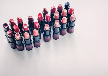 Farklı renkteki Rujlar