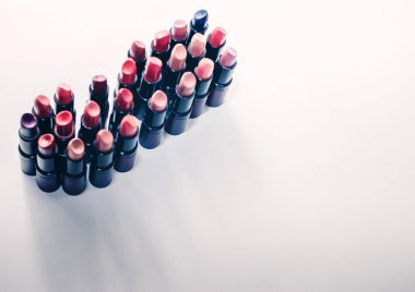 Farklı renkteki Rujlar