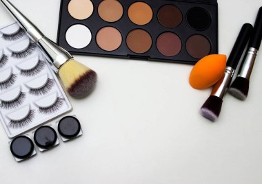 Araçlar makyaj sanatçısı. Tüm makyaj.