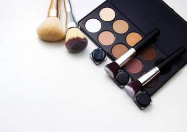 Araçlar makyaj sanatçısı. Tüm makyaj.