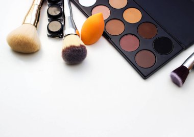 Araçlar makyaj sanatçısı. Tüm makyaj.