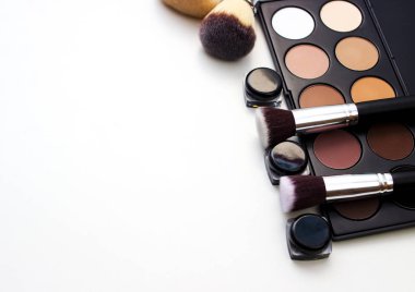 Araçlar makyaj sanatçısı. Tüm makyaj.