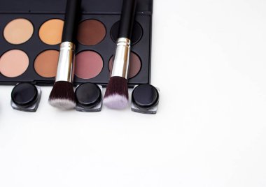 Araçlar makyaj sanatçısı. Tüm makyaj.