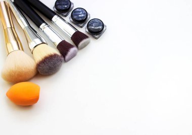 Araçlar makyaj sanatçısı. Tüm makyaj.