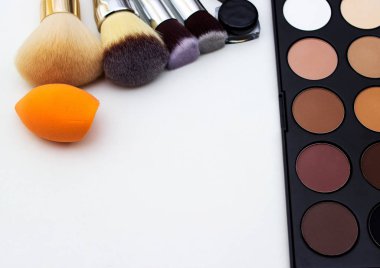 Araçlar makyaj sanatçısı. Tüm makyaj.