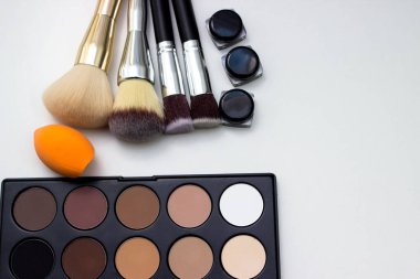 Araçlar makyaj sanatçısı. Tüm makyaj.