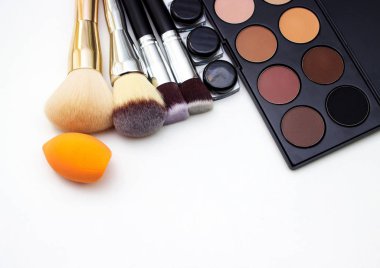 Araçlar makyaj sanatçısı. Tüm makyaj.