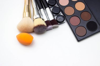 Araçlar makyaj sanatçısı. Tüm makyaj.