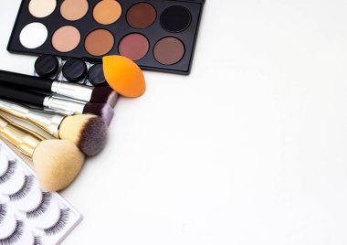 Araçlar makyaj sanatçısı. Tüm makyaj.