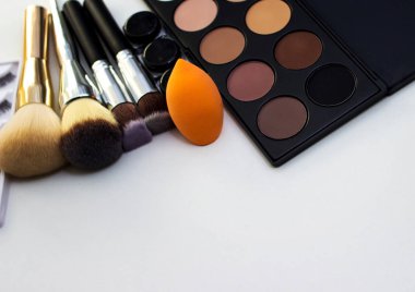 Araçlar makyaj sanatçısı. Tüm makyaj.