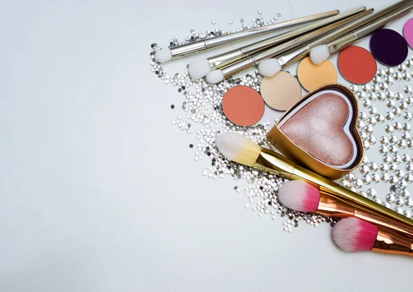 Borstels voor make-up en edelstenen. — Stockfoto