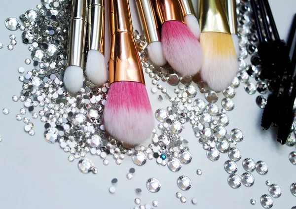 Borstels voor make-up en edelstenen. — Stockfoto