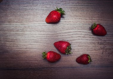 Çilek ağacı üzerinde