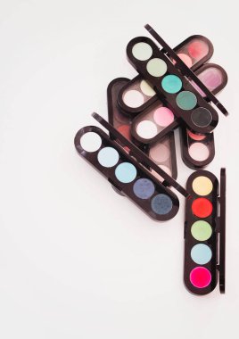 Farklı makyaj paletleri