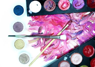 Ruj paleti ve makyaj gölge