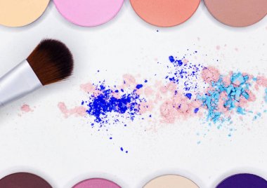 Yeni Fırça ve beyaz göz farı.