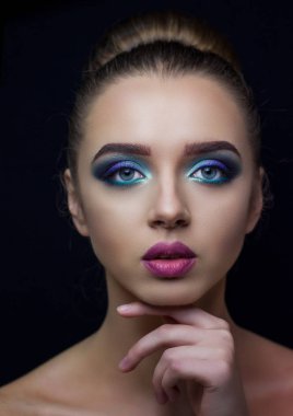 Güzel fotoğraf modelleri için parlak makyaj.