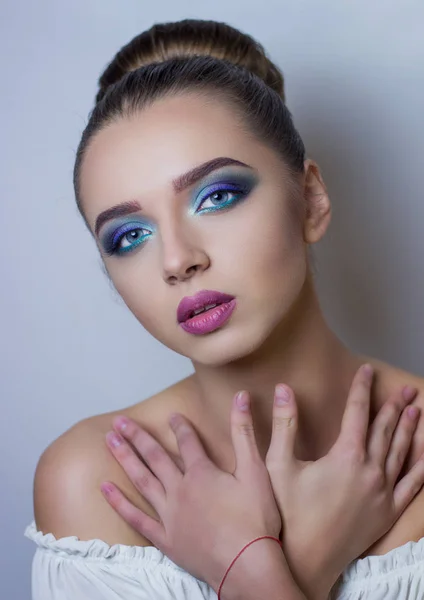 Světlý make-up na krásné fotografie modelů. — Stock fotografie