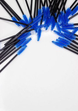 Beyaz üstüne kirpik için fırçalar