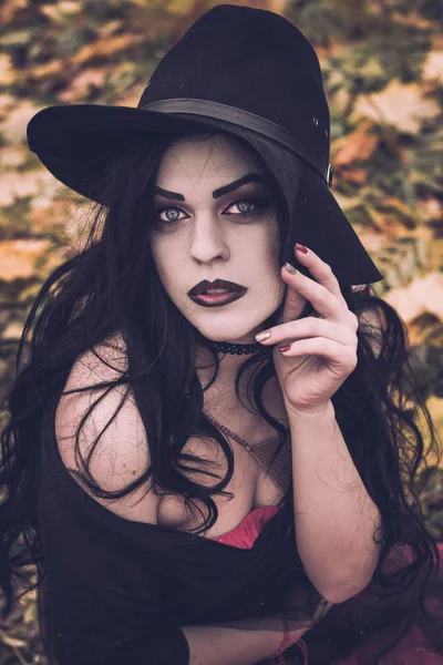 La imagen de una bruja para Halloween . — Foto de Stock