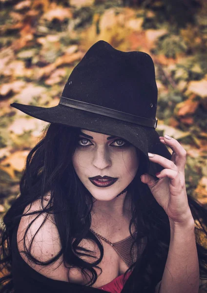 La imagen de una bruja para Halloween . — Foto de Stock